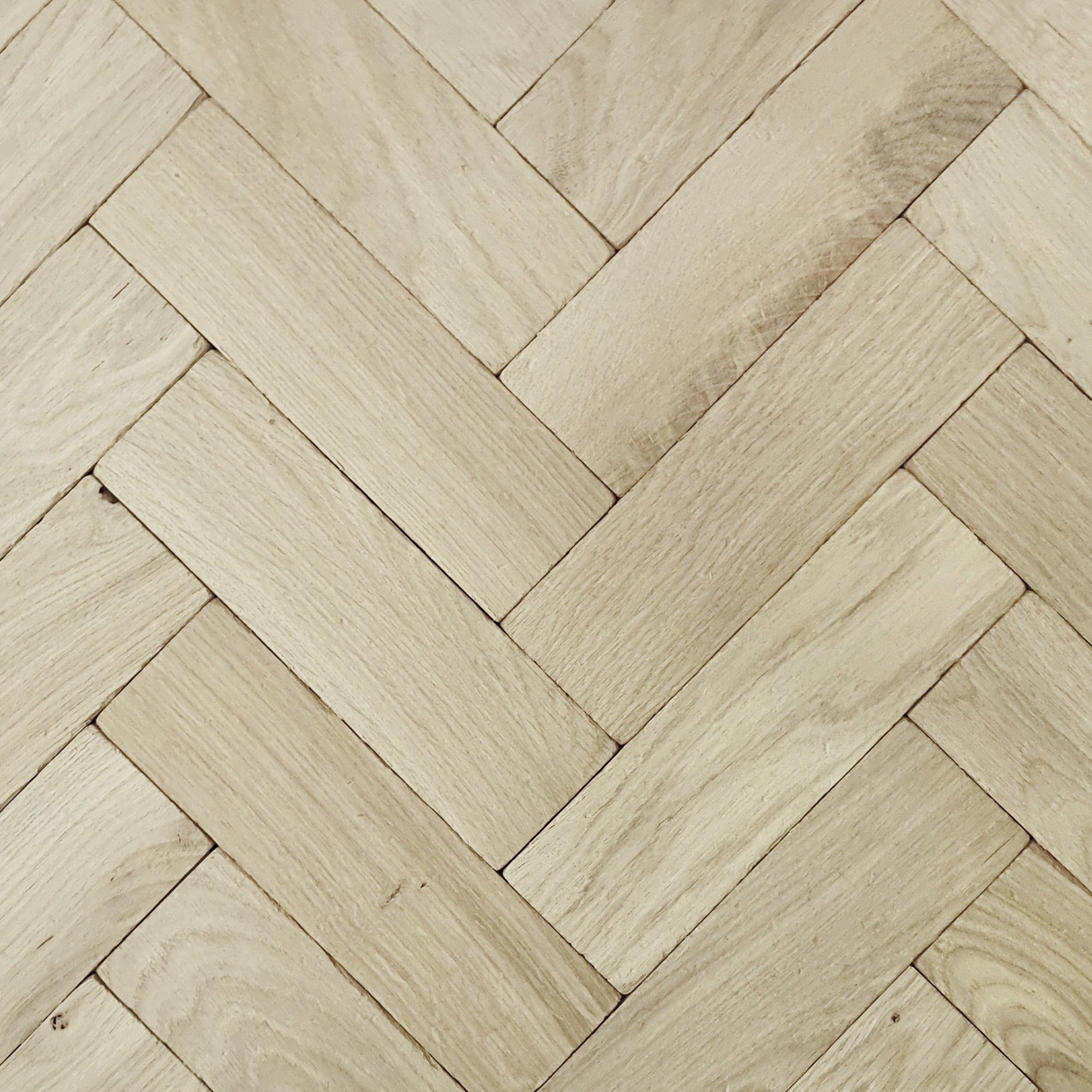 Solid Oak Parquet Flooring – Unfinished Rustic European Oak (22×70×230mm)